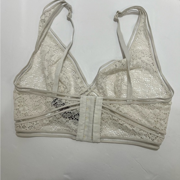VICTORIA  SECERT 💕White  Lacey bralette👙ADJUSTABLE STRAPS⭐️⭐️size S - Picture 6 of 10